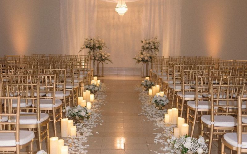Etkinlik ve Davet Salonları İçin Stacklenebilir Sandalyeler